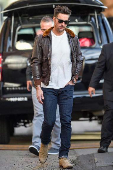 brown-fur-collar-bomber-jacket-with-white-t-shirt.jpg