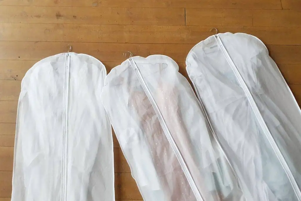 garment-bags-to-prevent-wrinkles-1024x683.webp
