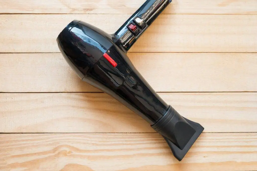 removing-wrinkles-from-hairdryer-1024x683.webp
